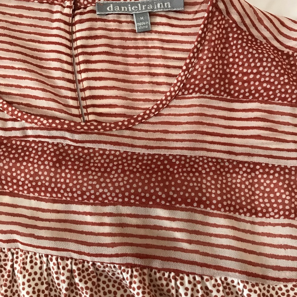 Daniel rainn top women size M